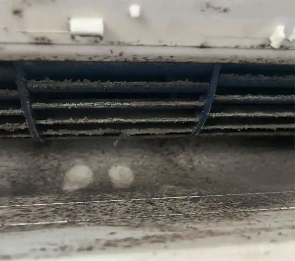 确山空调吹的风有股烧焦味是怎么回事